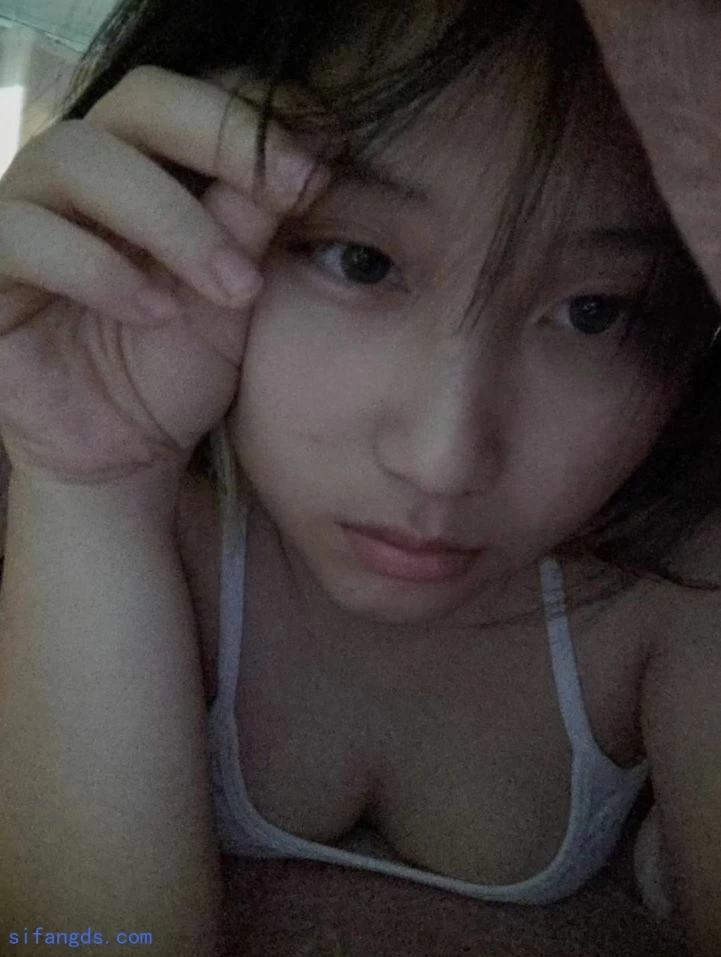 大奶子自拍04.jpg